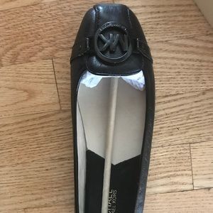 Brand new Michael Khors Black Flats (FULTON MOC)